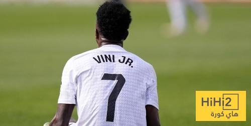 نجم فرنسا السابق يكشف سبب هبوط مستوى فينيسيوس