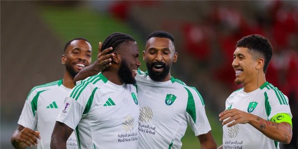الأهلي يسعى لتجديد عقد مدافع الفريق