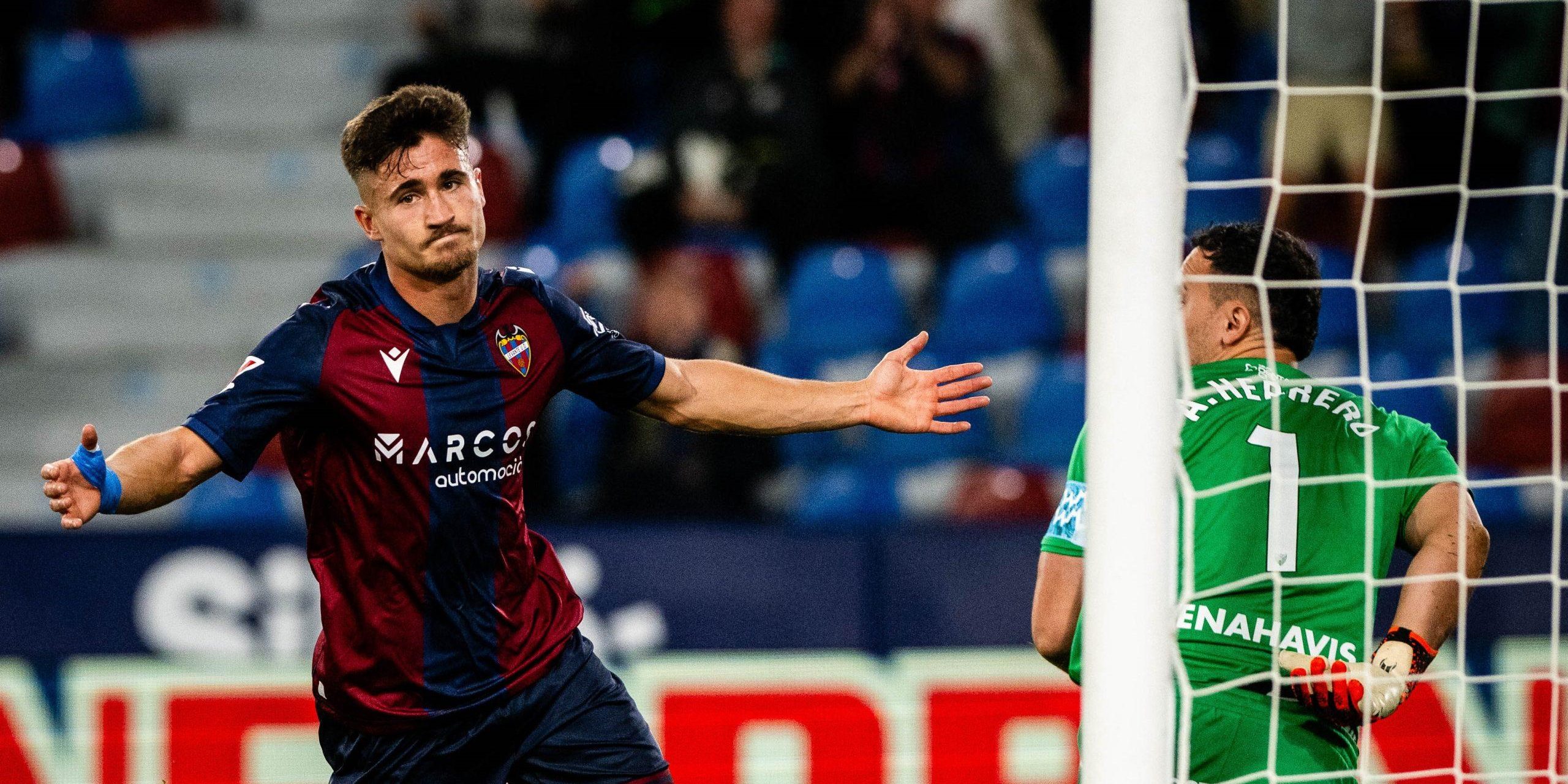 ليفانتي يسجل الهدف الأول في شباك برشلونة