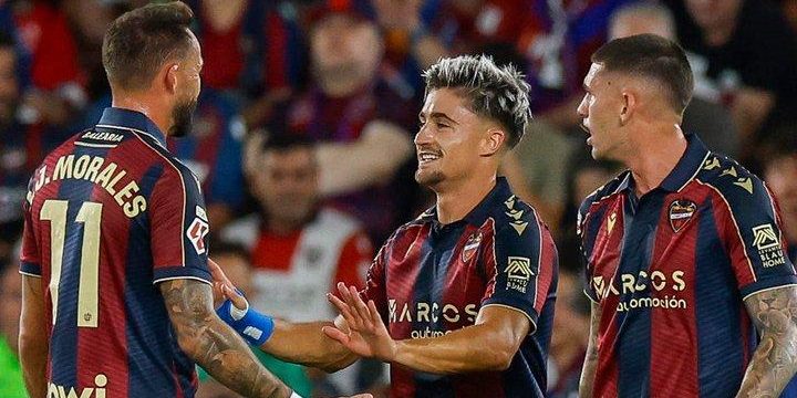 ليفانتي يضيف الهدف الثاني في شباك برشلونة