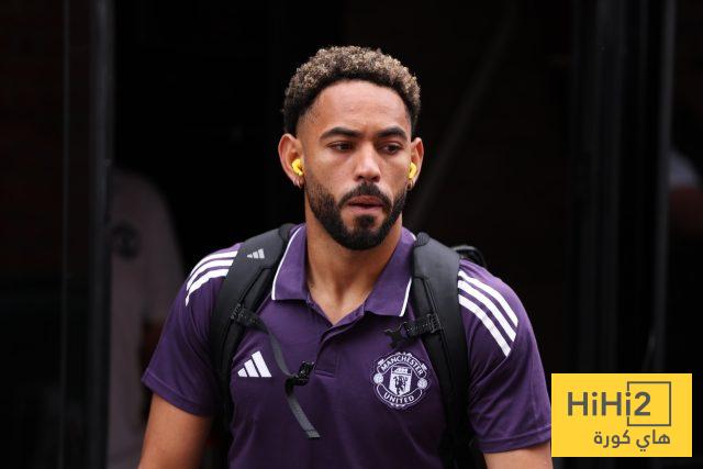 صور.. لحظة وصول مانشستر يونايتد إلى ملعب فولهام 12 صور.. لحظة وصول مانشستر يونايتد إلى ملعب فولهام 11