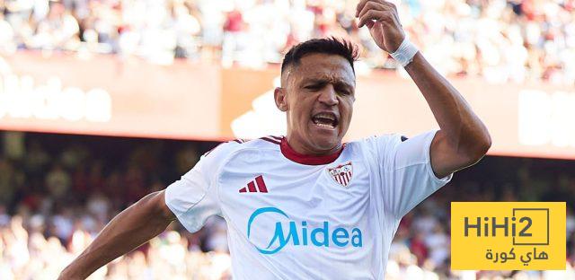 موراليس وسانشيز يكسران حاجز السن أمام برشلونة بعد أكثر من 60 عامًا