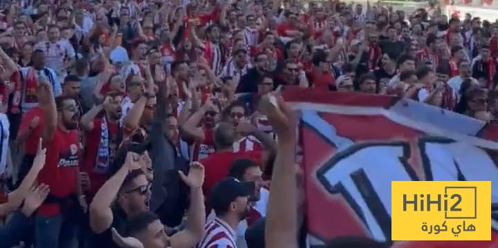 صور.. حشد كبير لجمهور اولمبياكوس في برشلونة