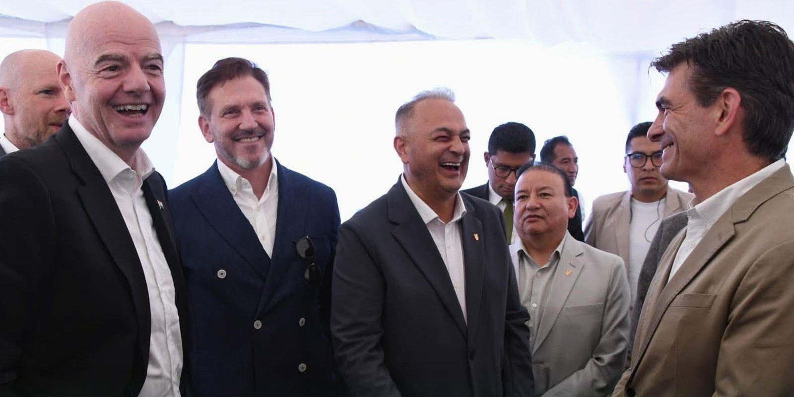رئيس الفيفا يعد بوليفيا بمنحها حق استضافة المونديال
