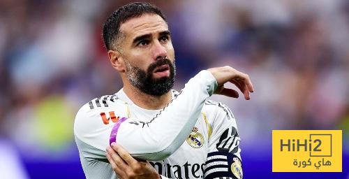 صور.. كارفخال يؤازر لاعبي الريال ضد فالنسيا من المدرجات