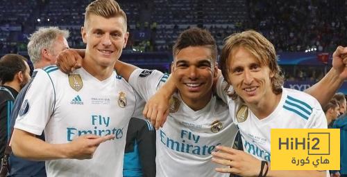 كاسيميرو يتباهي بلعبه مع اساطير ريال مدريد