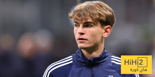 رغم العروض الكبيرة .. باز مستمر مع كومو