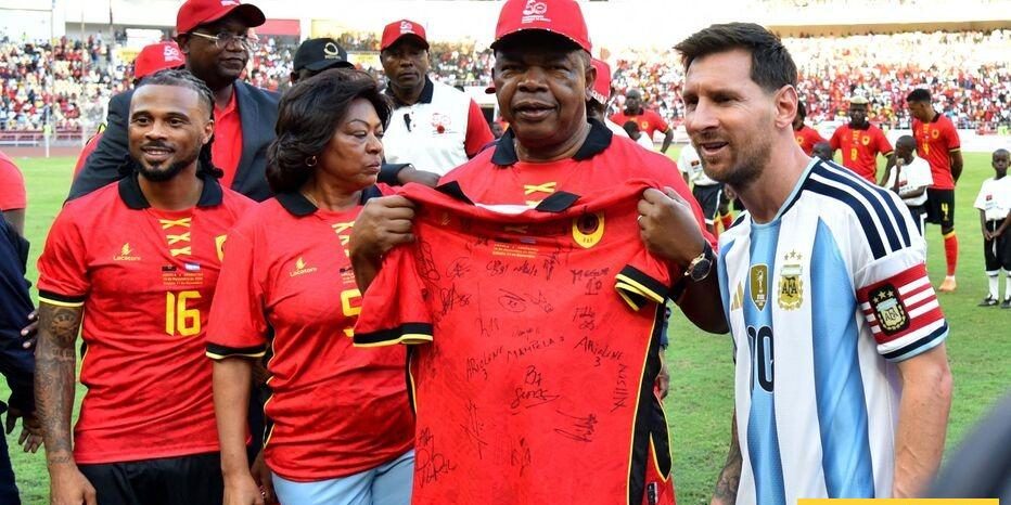 شاهد الرئيس الانغولي يكرم ليونيل ميسي