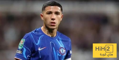 إنزو فيرنانديز يكشف كيف تمكن تشيلسي من اسقاط برشلونة بسهولة