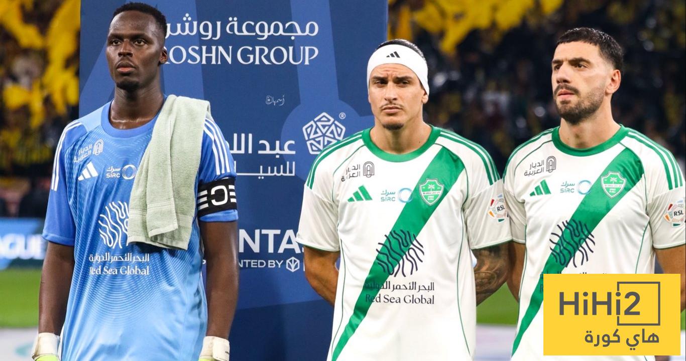 الأهلي يُنهي تجديد عقد مدافعه