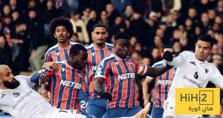 انطلاق الشوط الثاني من مباراة مانشستر يونايتد و كريستال بالاس