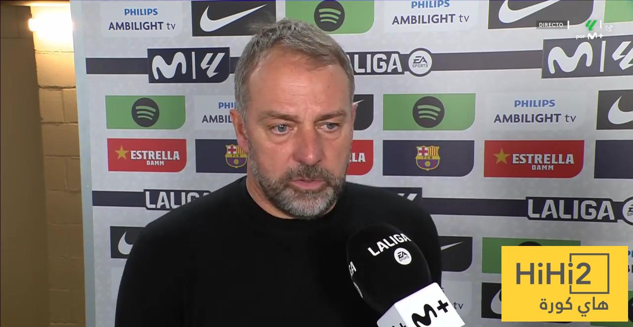 فليك يكشف حالة أولمو وبيدري بعد مغادرة مباراة أتلتيكو مدريد