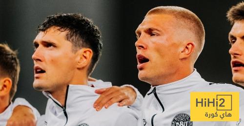 زملاء يتقاتلون في مواجهة برشلونة وفرانكفورت