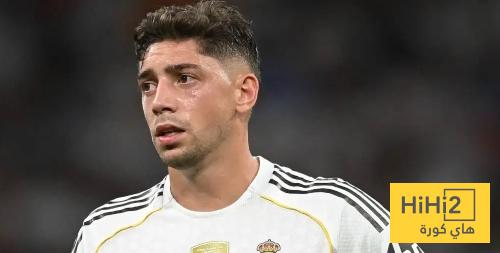 صور.. حديث جانبي بين ألونسو وفالفيردي في التدريبات