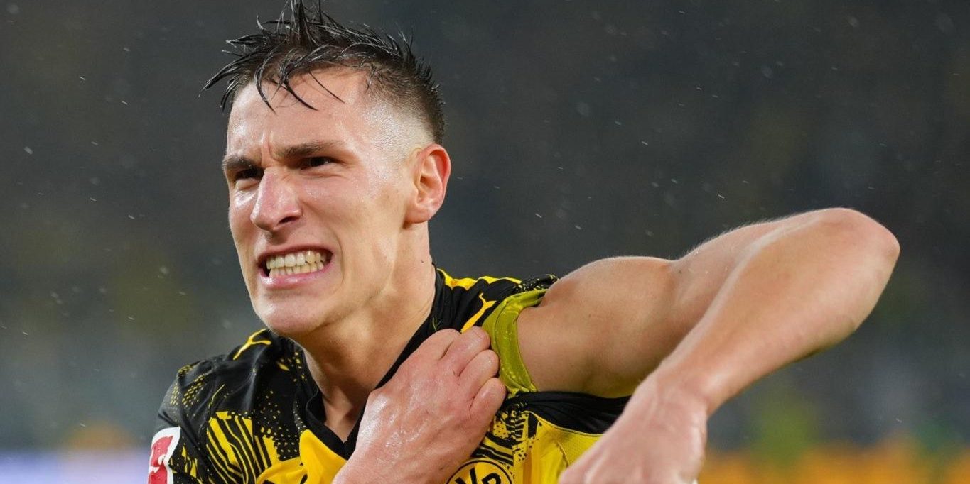 ظهير دورتموند ينتظر عروض الريال وبرشلونة والبايرن