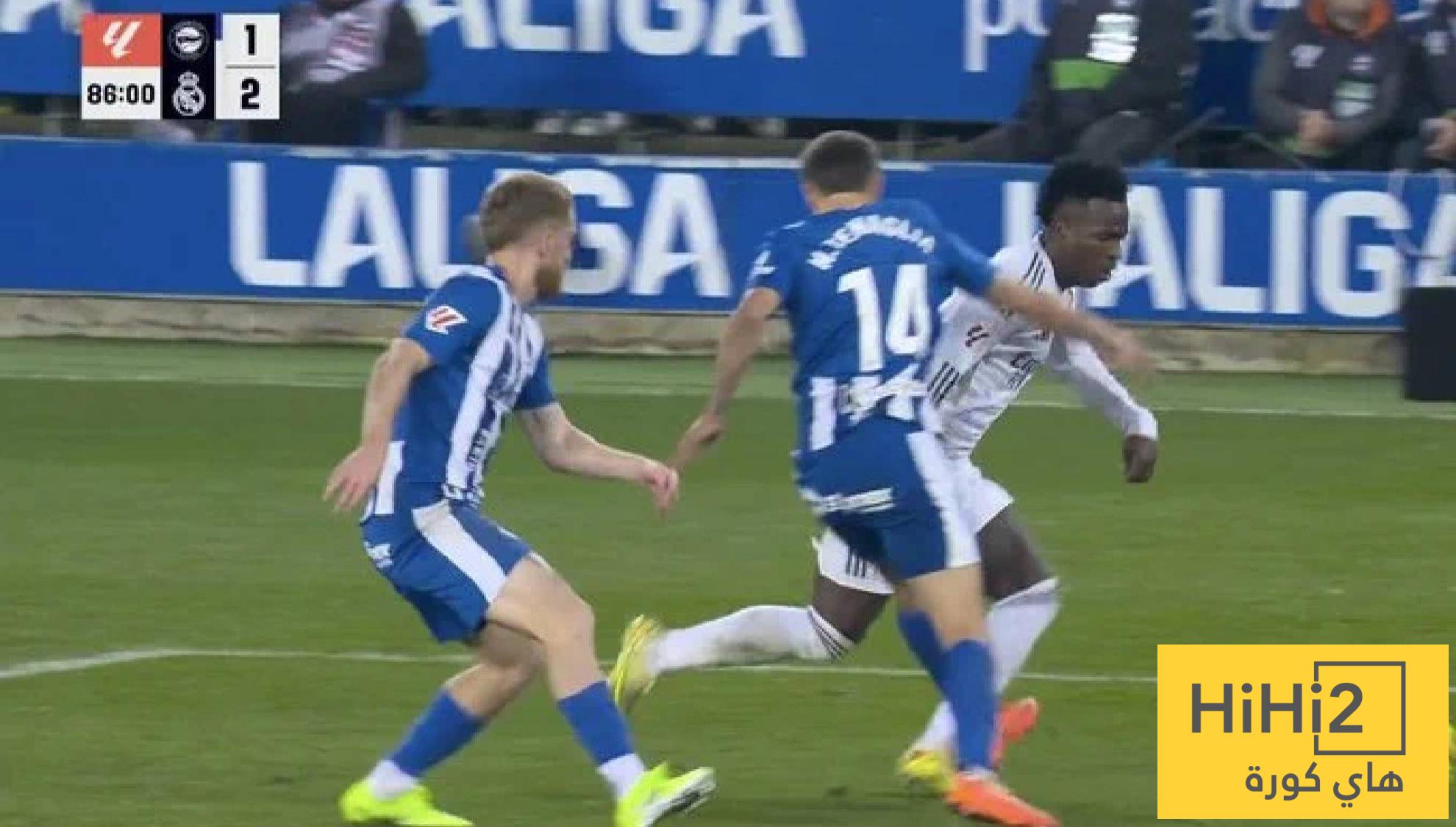 صورة : الماركا تكشف عن حوار ألونسو وفينيسيوس بعد عدم احتساب ركلة الجزاء أمام الافيس !