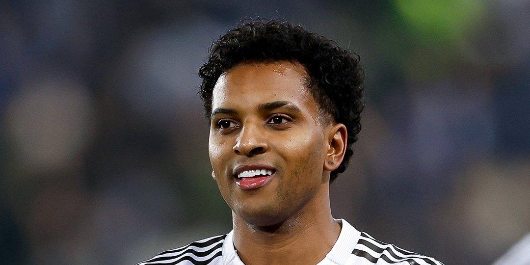 هل أنهى رودريغو مباراة ألافيس مصابا؟