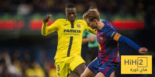 عين على دي يونغ في مباراة فياريال