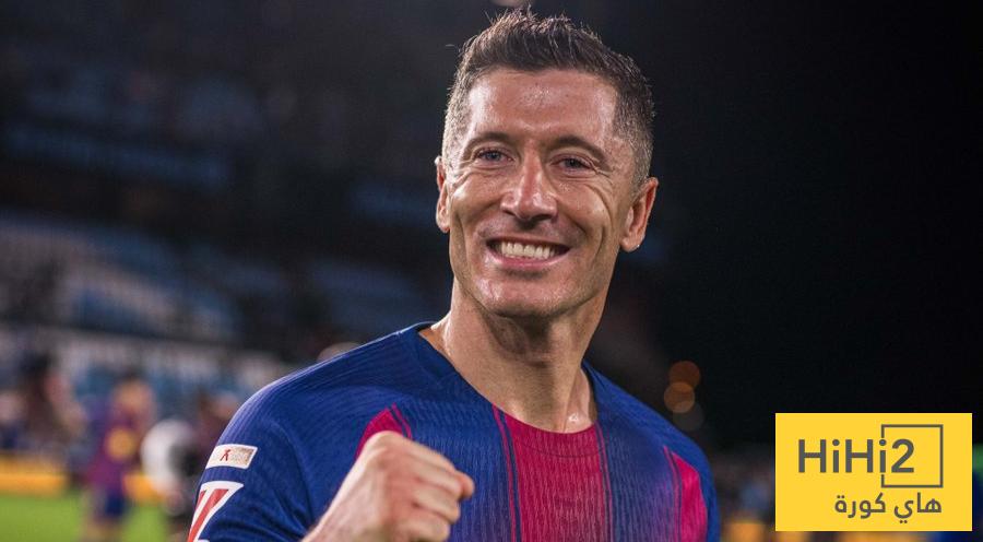 ليفاندوفسكي يعمل على استعادة مركزه الأساسي مع برشلونة