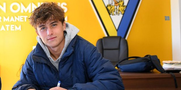 ريال مدريد يتعاقد مع موهبة شابة جديدة ريال مدريد يتعاقد مع موهبة شابة جديدة