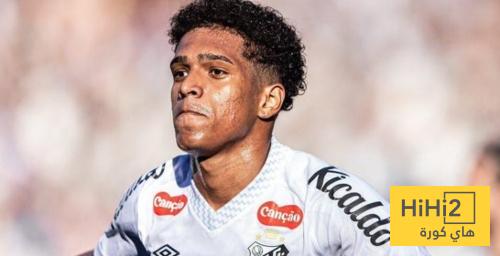 برشلونة يجبر على الانسحاب من سباق التعاقد مع جوهرة سانتوس
