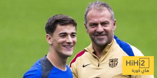 صورة.. فليك يحمل قميص غافي في الصورة التقليدية مع مدرب اسبانيول