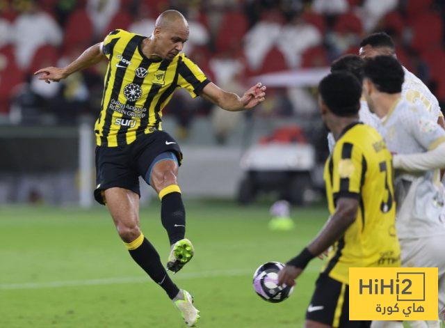 عين على فابينيو في مباراة التعاون 2 عين على فابينيو في مباراة التعاون 1