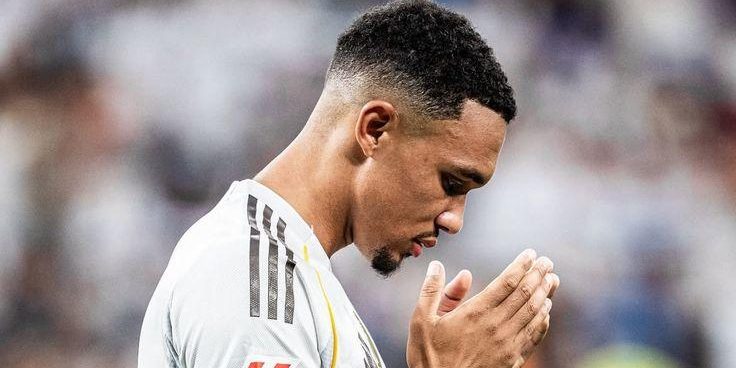 بعد تواجده بالقائمة.. هل يشارك أرنولد في السوبر الاسباني؟ بعد تواجده بالقائمة.. هل يشارك أرنولد في السوبر الاسباني؟