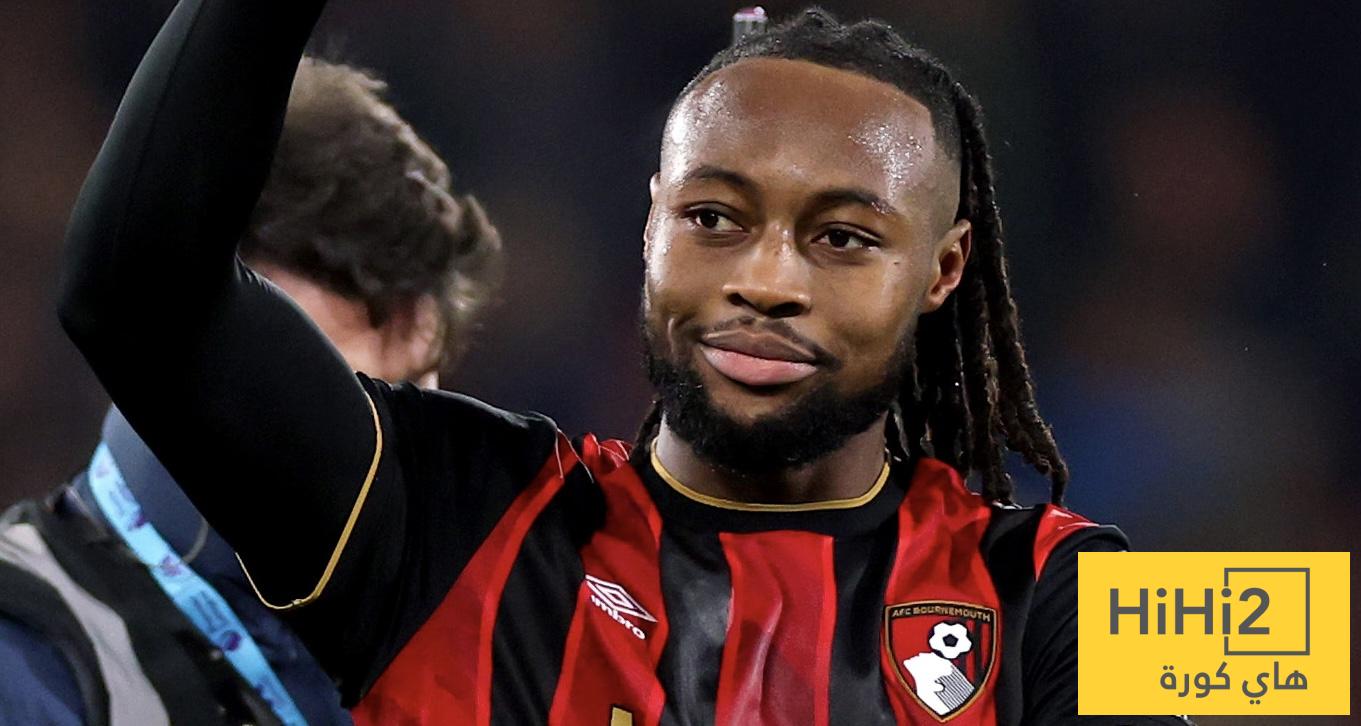 سيمينيو يصل إلى مانشستر قبل التوقيع مع السيتي