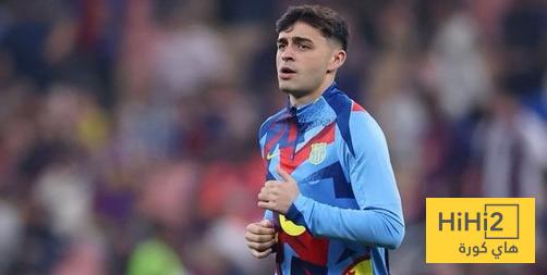 صورة .. مشجع صغير يوجه طلب لـ بيدري