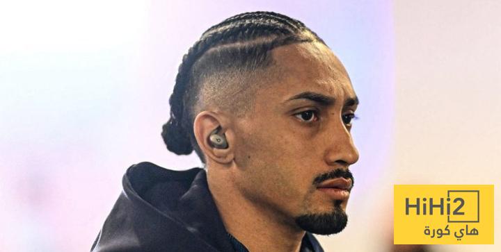 برشلونة يصل ملعب سلافيا براغ قبل لقاء الفريقين برشلونة يصل ملعب سلافيا براغ قبل لقاء الفريقين