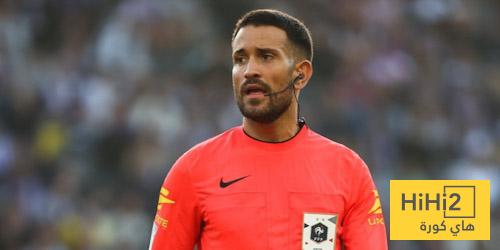 أرقام خاصة بحكم مباراة باريس وأوكسير