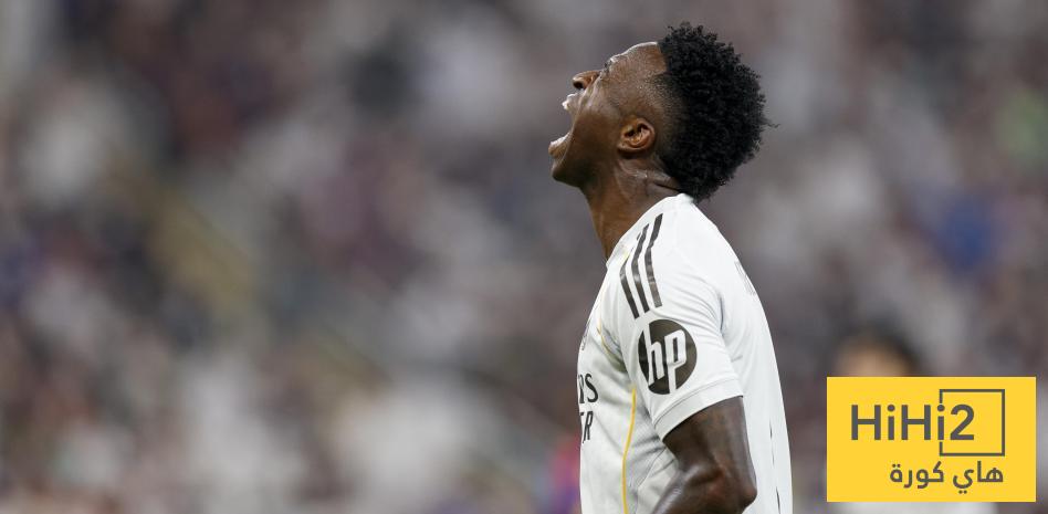 تم رميه بالموز ووصفوه بالقرد …! والعقوبة لا شيء