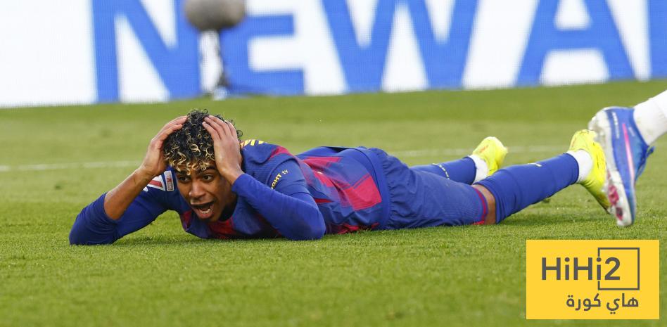 لامين يامال يطالب بركلة جزاء والحكم يتجاهل