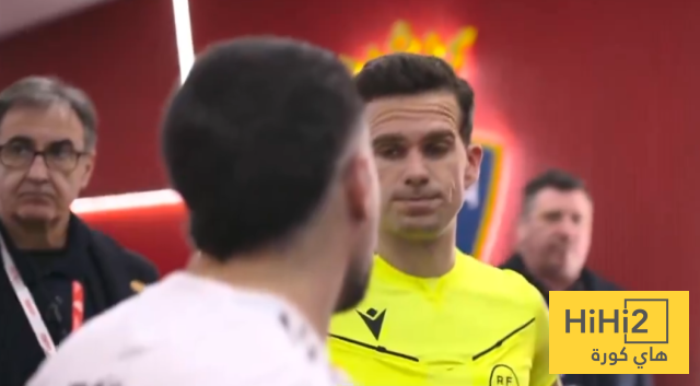 الكشف عن حديث الحكم مع كارفخال وكورتوا بين شوطي مباراة اوساسونا 1