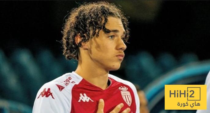 أكيلوش تألق أمام باريس