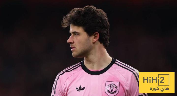 حارس مانشستر يونايتد: نوير مثلي الأعلى