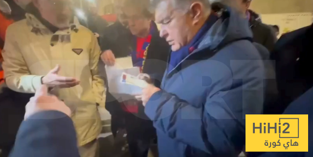 صور .. لابورتا يؤازر برشلونة ضد اتلتيكو مدريد 23