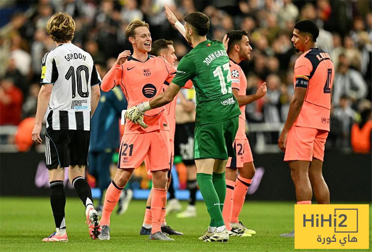 حكم مباراة برشلونة ونيوكاسل