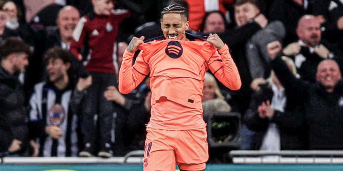 صورة: رافينيا يشق قميصه بعد هدف نيوكاسل