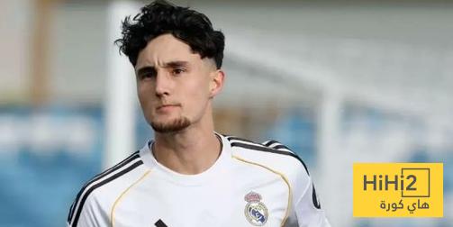 صورة .. أربيلوا يستجيب لنداء لاعب الكاستيا