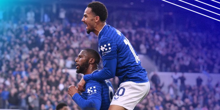 تشيلسي يتاخر امام ايفرتون في الشوط الاول تشيلسي يتاخر امام ايفرتون في الشوط الاول