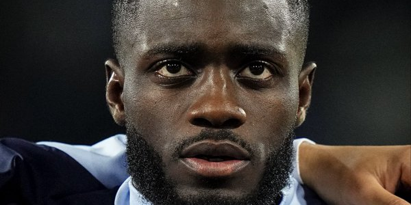 طرد أوباميكانو من لقاء البرازيل طرد أوباميكانو من لقاء البرازيل