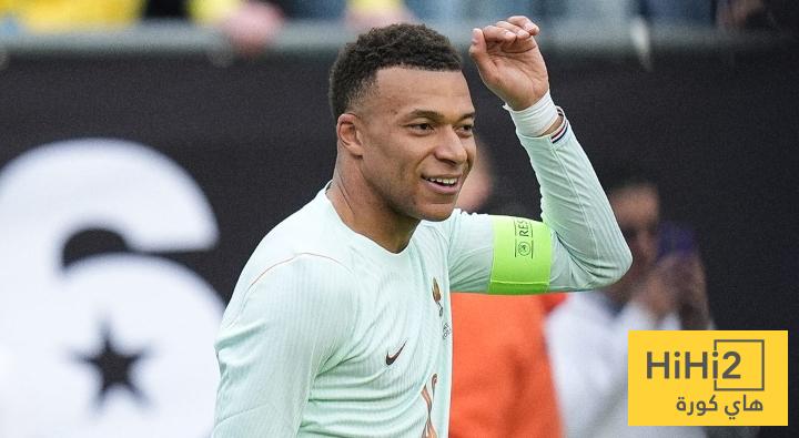 إشادة بما تملكه فرنسا من خط الوسط إلى الهجوم