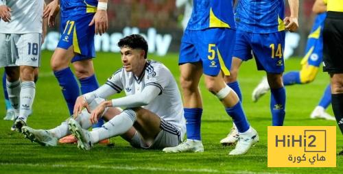 صور : شاهد تدخل باستوني العنيف …! طرد قاسي لايطاليا