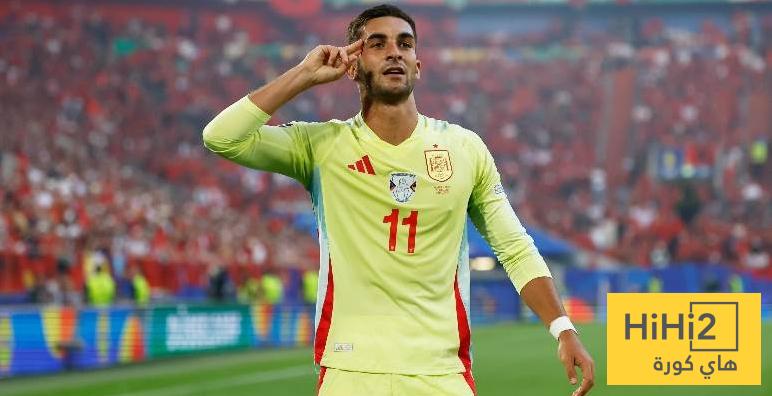 صورة .. مشجع يوجه طلب لـ فيران توريس