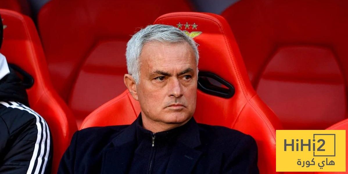 أسطورة مانشستر يونايتد يدعم عودة مورينيو