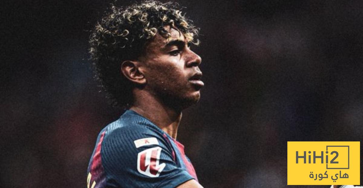 صور : لاول مرة في تاريخ برشلونة لامين يامال يصطحب ابن عمه وصديقه مع بعثة النادي