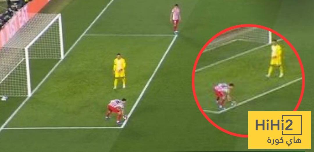 صور لحالة سابقة ” لاعب يمسك الكرة بيده ولا توجد ركلة جزاء …! “