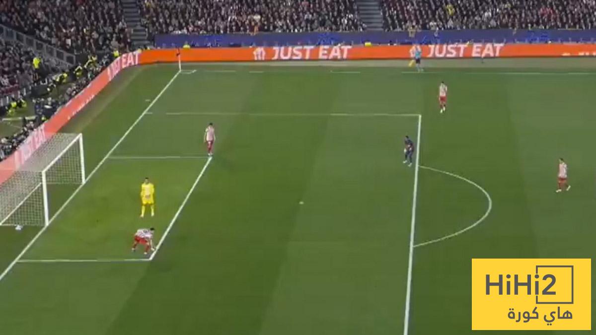 خبير تحكيمي يحسم الجدل حول ركلة جزاء برشلونة الغير محتسبة